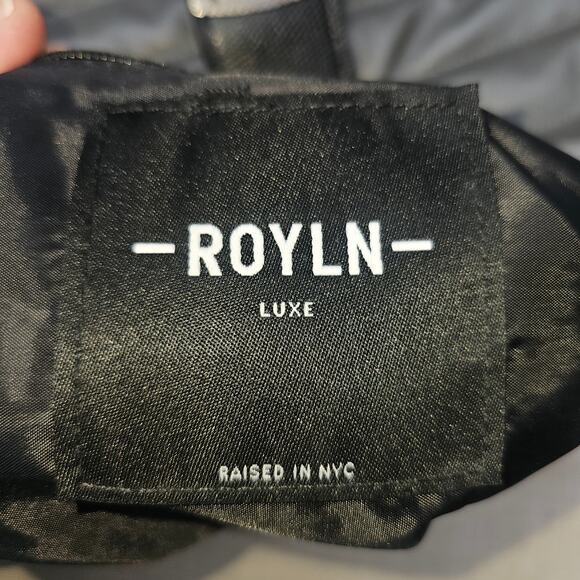 Royln Luxe New York Grey Quilted Crossbody Bag with 3 Strap Options - Picture 11 of 12